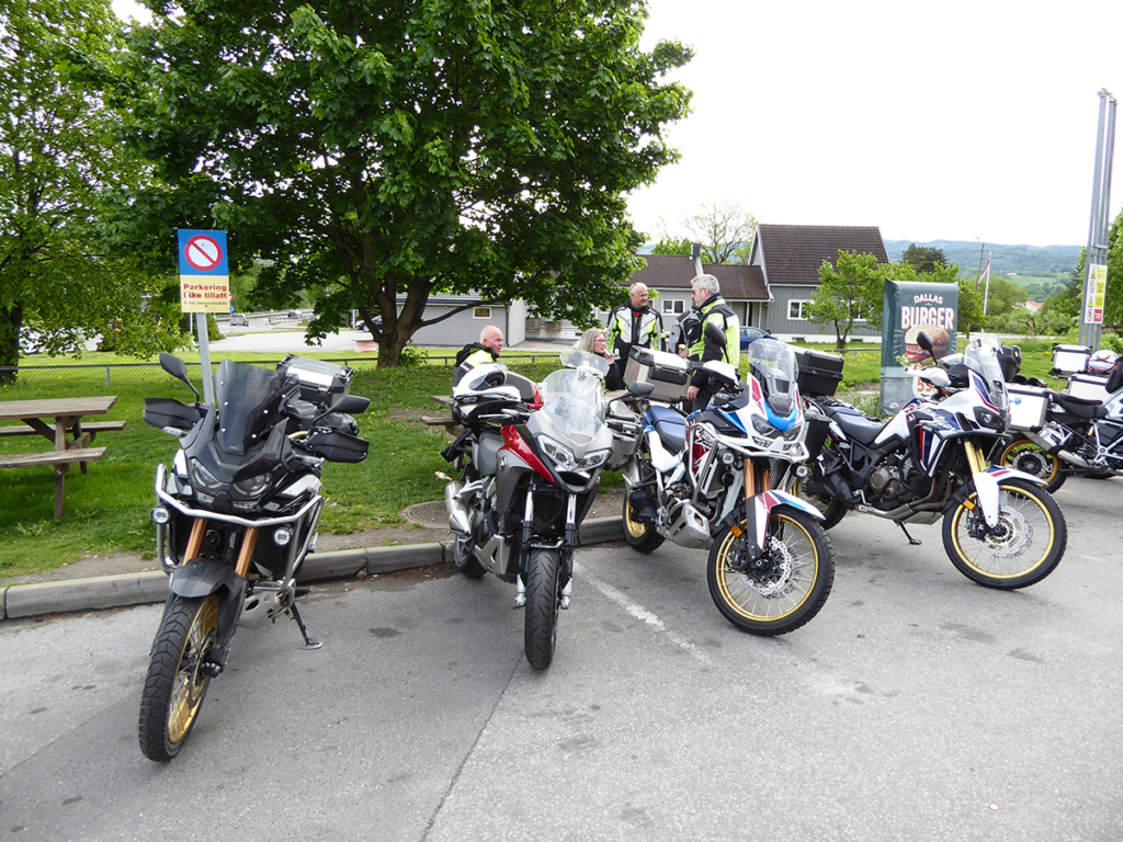 Honda motorsykler parkert i Hokksund